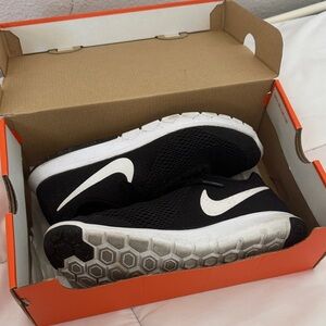 Nike Black and White Lightweight Running Sneakers